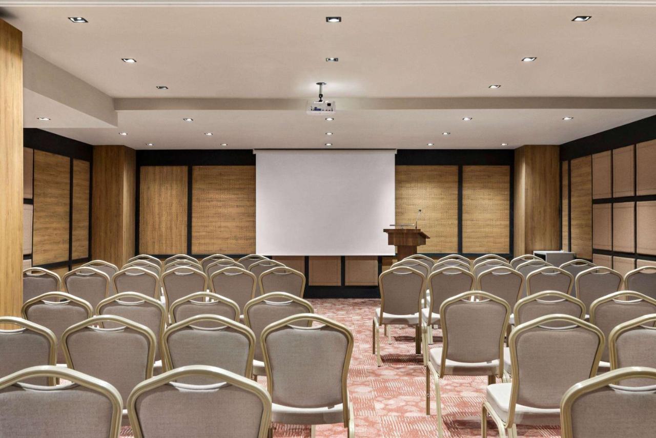 Ramada By Wyndham Erzurum Esterno foto